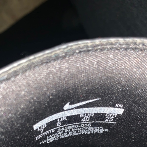 Nike slides Brand new with no tag got the wrong size - Picture 7 of 7